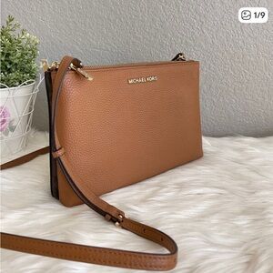 Preloved-Excellent Condition-Michael Kors Jet Set Travel Double Zip Crossbody.